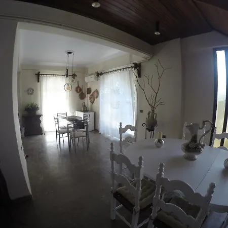 Villa Litsa *