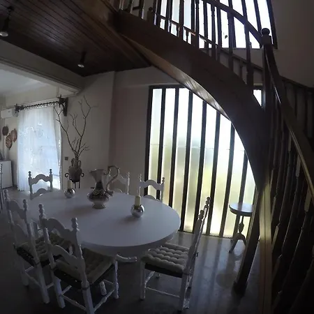 Villa Litsa *